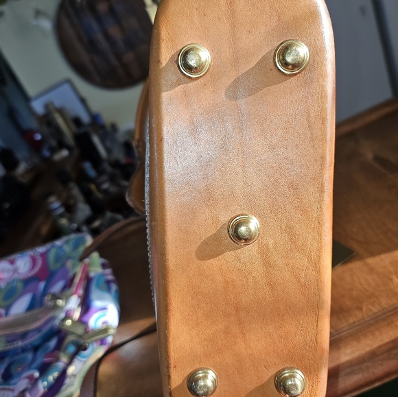 Dooney & Bourke all leather cream cross-body bag - Picture 9 of 9